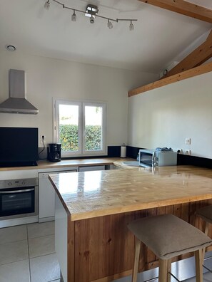 Micro-ondas, fogão, cooktop, lava-louças