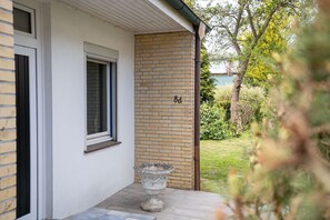 Unclassified image, 4 of 25, button