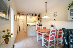 Unclassified image, 5 of 25, button