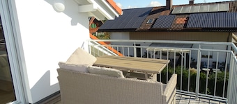 Sunny house with 2 residential units, large garden and sun terrace