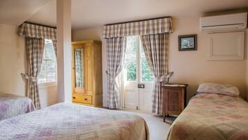 3 slaapkamers, een strijkplank/strijkijzer, beddengoed