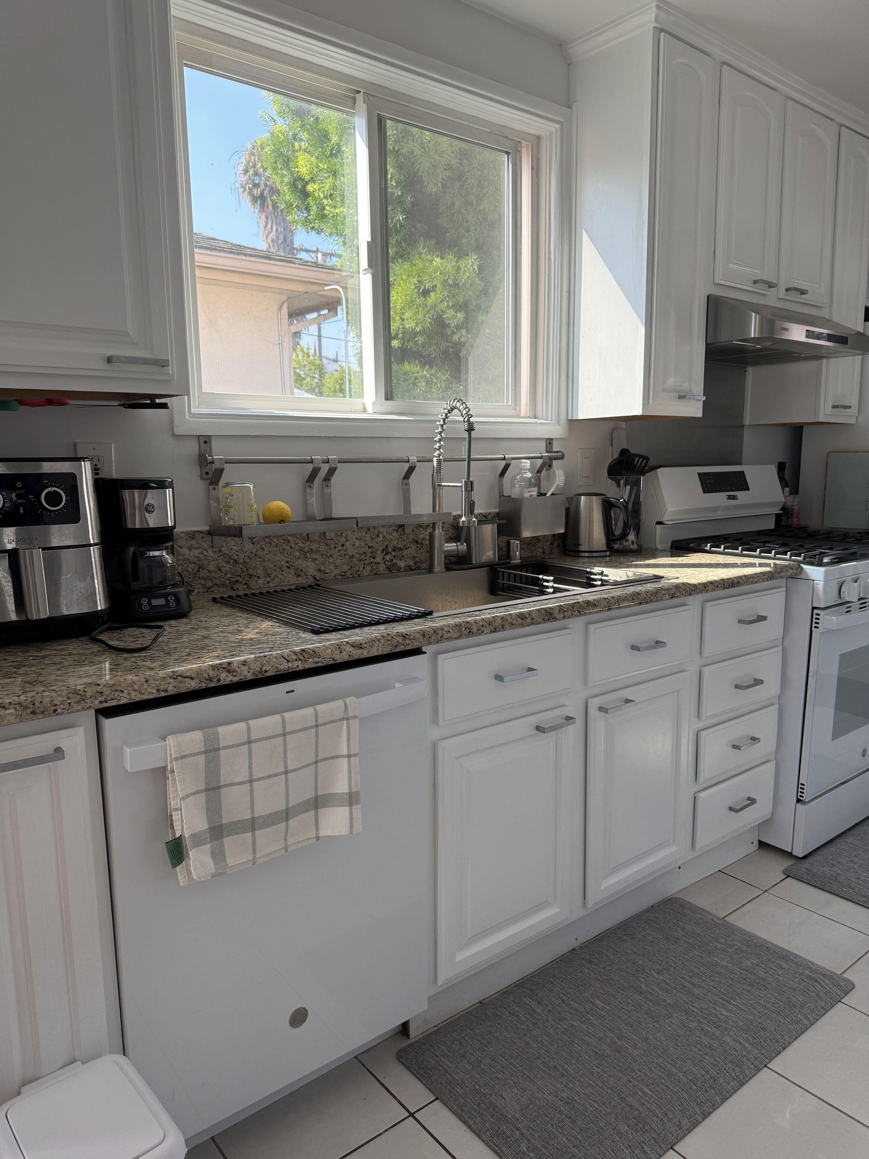 冰箱、微波炉、烤箱、炉灶