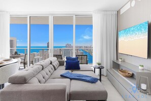 TV, offices - Wrap Around Balcony + Pool + Steps to the Beach (Hollywood)