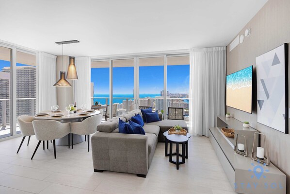 TV, offices - Wrap Around Balcony + Pool + Steps to the Beach (Hollywood)