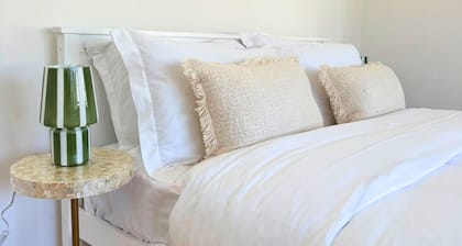 Luxury 5 Bed - Sleeps 14 - With Swimming Pool