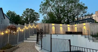 Luxury 5 Bed - Sleeps 14 - With Swimming Pool