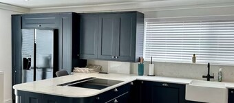 Luxury 5 Bed - Sleeps 14 - With Swimming Pool