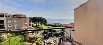 Apartment with sea view in private residence