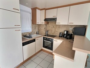 Kühlschrank, Mikrowelle, Ofen, Geschirrspüler