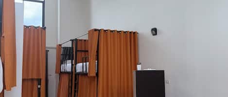 Gemeinsamer Schlafsaal, Gemischter Schlafsaal