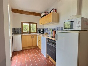 Fridge, microwave, oven, dishwasher - Maison de vacances avec piscine (La Londe-les-Maures)