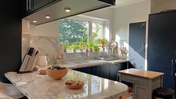 Mikrowelle, Ofen, Herdplatte, Geschirrspüler