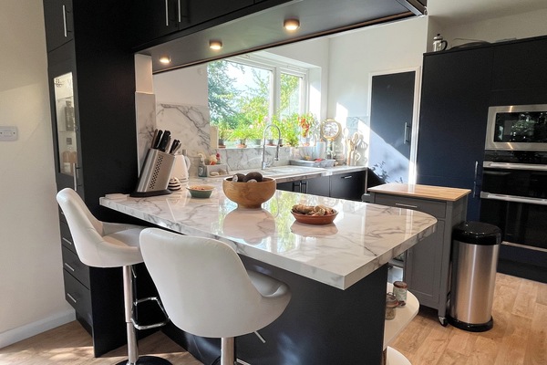 Microondas, horno, parrilla de estufa y lavavajillas