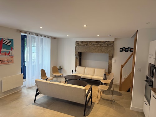 8-bedroom house(sleeps 16), near Concarneau walled town, 200m from the sea