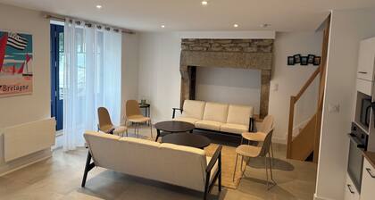 8-bedroom house(sleeps 16), near Concarneau walled town, 200m from the sea