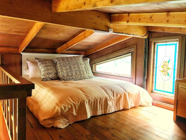 2 bedrooms, bed sheets