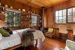 2 bedrooms, bed sheets