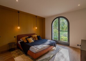 5 bedrooms, WiFi, bed sheets