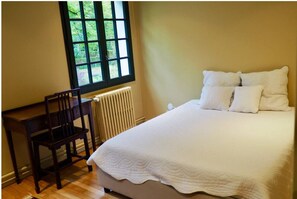 5 bedrooms, WiFi, bed sheets