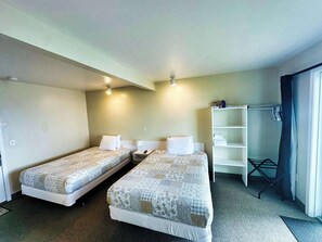 Iron/ironing board, WiFi, bed sheets