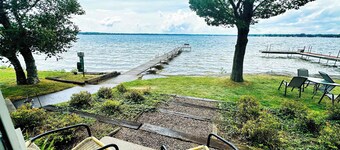 Double Bed Room in Heart of Lake City