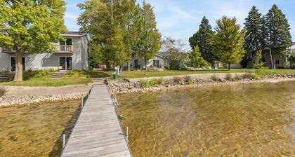 Double Bed Room in Heart of Lake City