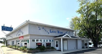 Double Bed Room in Heart of Lake City