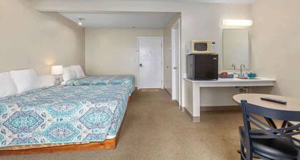 Double Bed Room in Heart of Lake City
