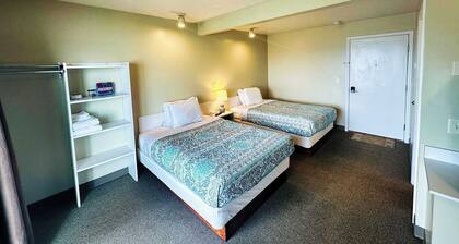 Double Bed Room in Heart of Lake City