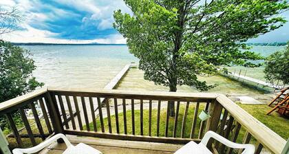 Upper Level Lakeview Room