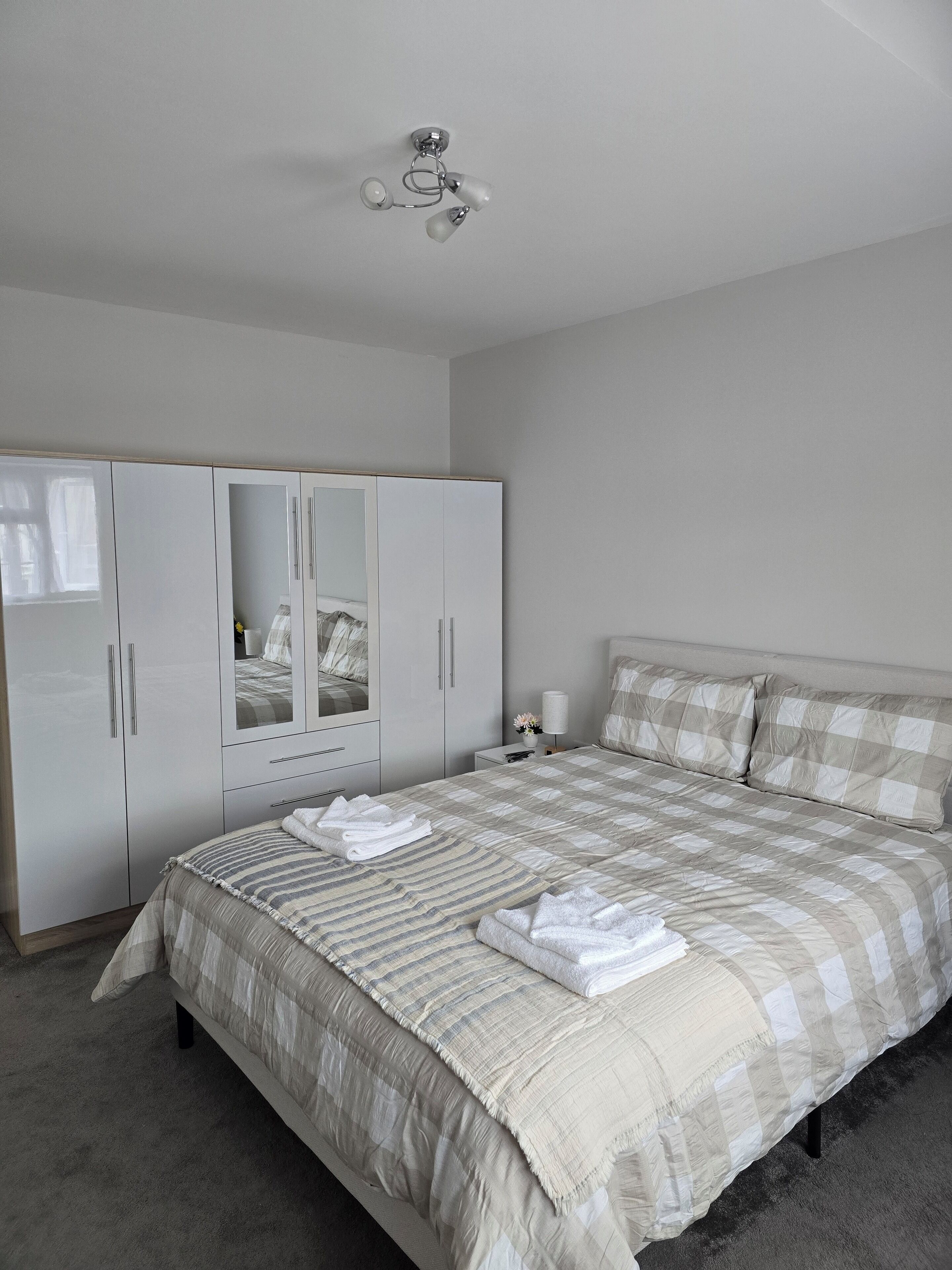 4 chambres, fer et planche à repasser, Wi-Fi, draps fournis