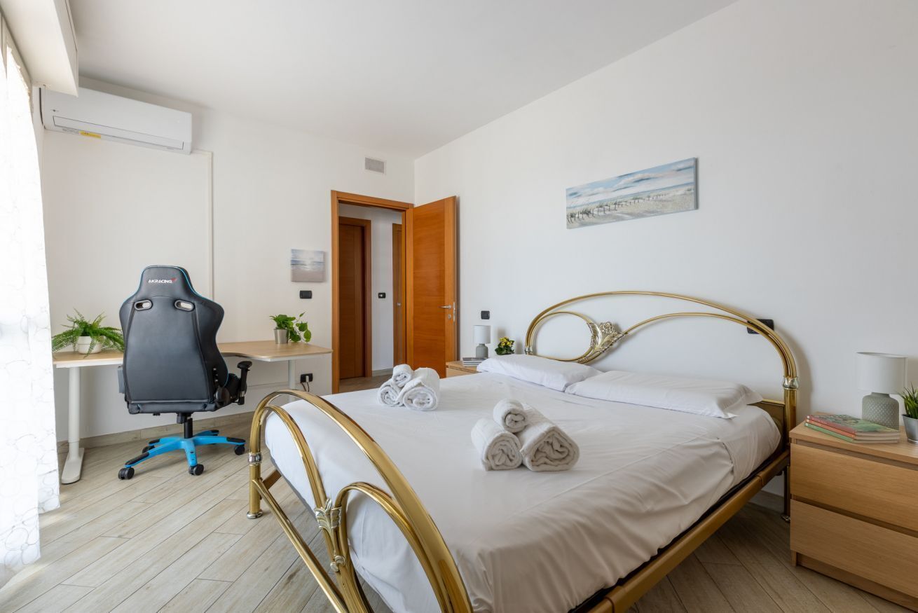 2 Schlafzimmer, Bügeleisen/Bügelbrett