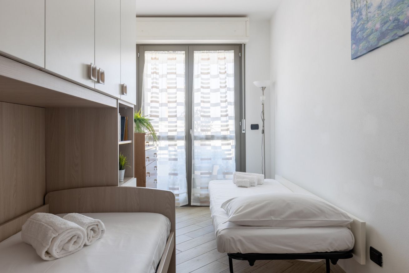 2 chambres, fer et planche à repasser