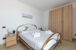 2 Schlafzimmer, Bügeleisen/Bügelbrett