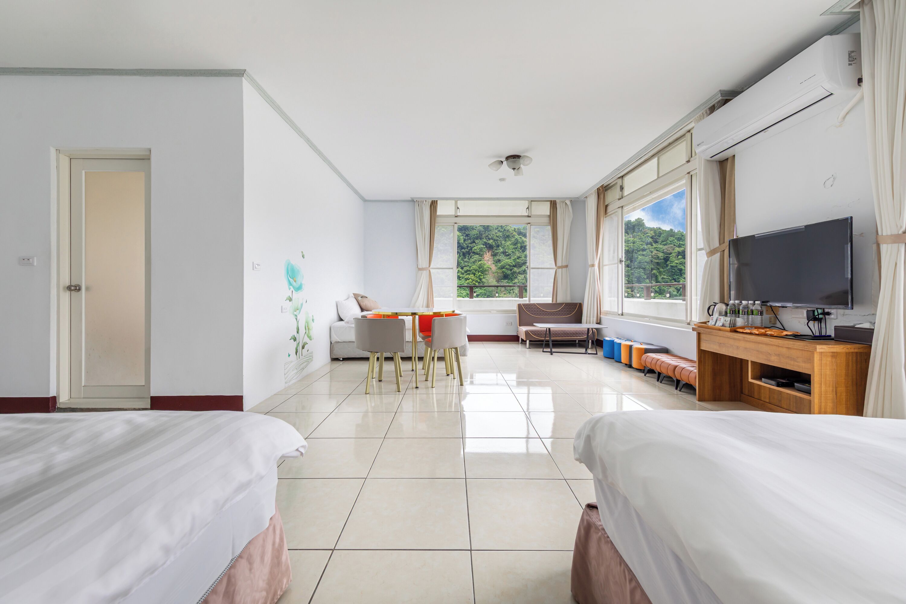 패밀리룸, 발코니 | 무료 WiFi, 침대 시트