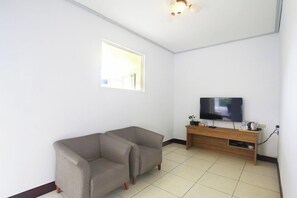 Quadruple Room with Balcony | Free WiFi, bed sheets
