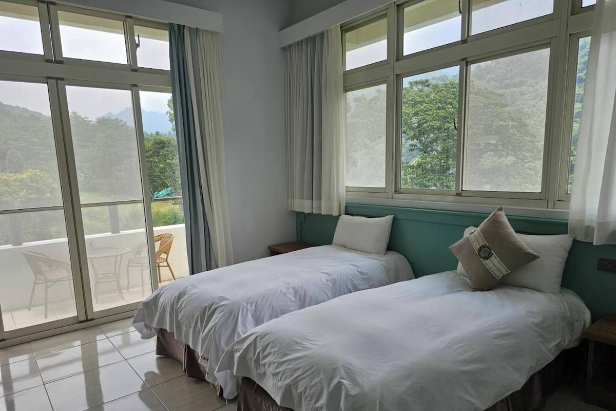 Standard Twin Room | Free WiFi, bed sheets