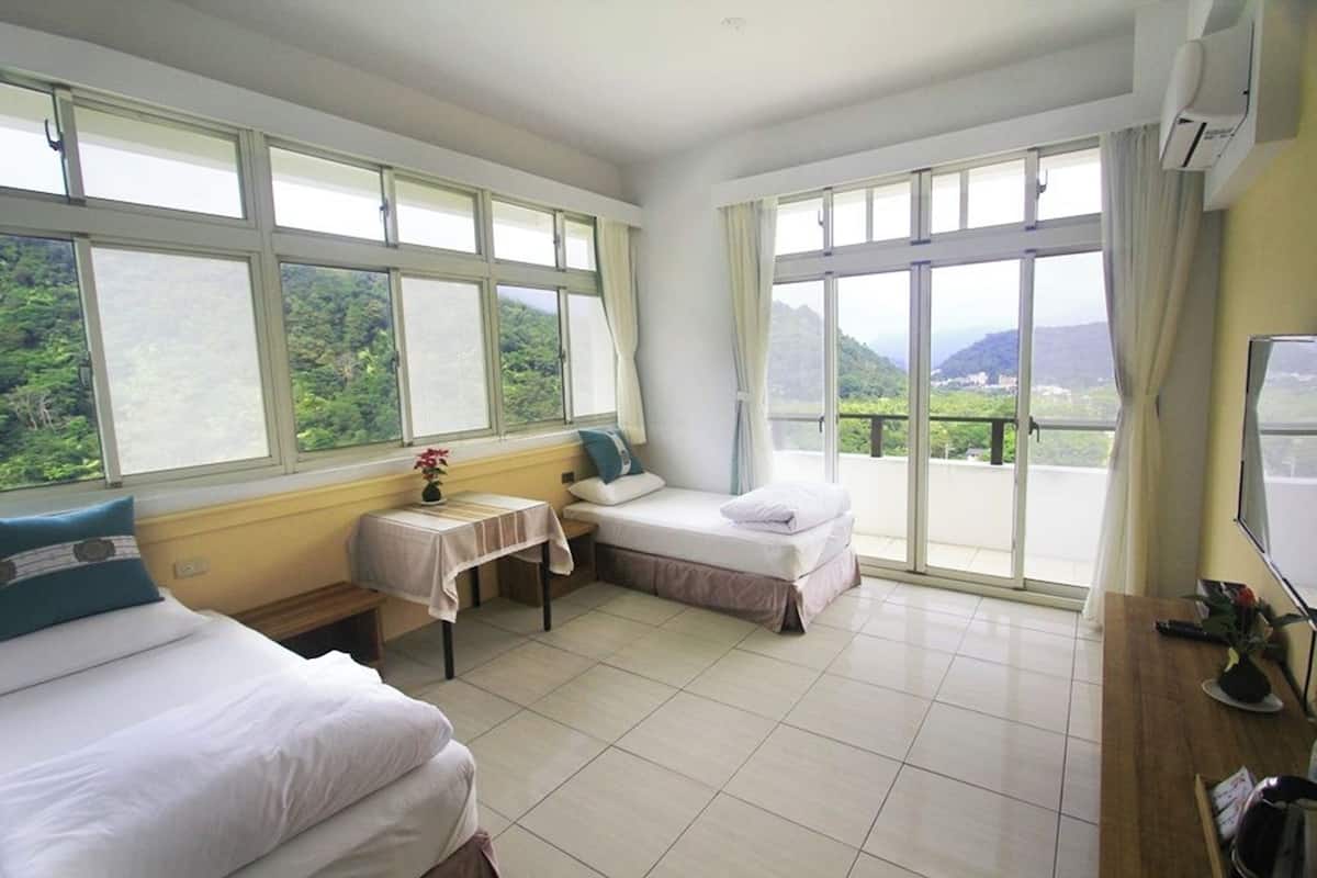 Standard Triple Room | Free WiFi, bed sheets