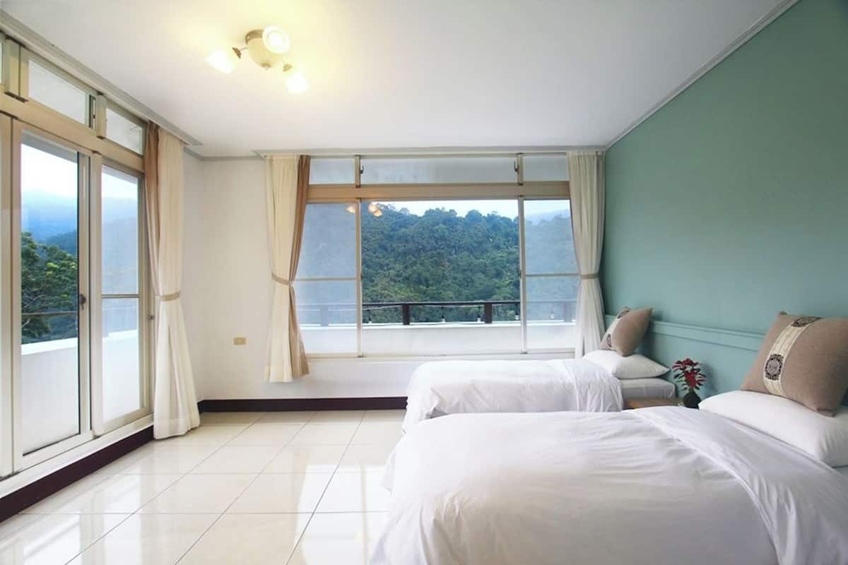 Mountain View Double Room | Free WiFi, bed sheets