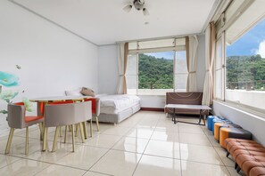 Chambre Familiale, balcon | Wi-Fi gratuit, draps fournis