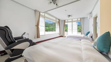 Quadruple Room with Balcony | Free WiFi, bed sheets