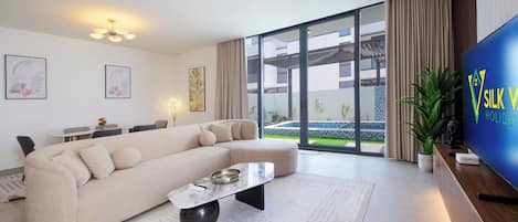 Villa, Poolblick | Wohnbereich