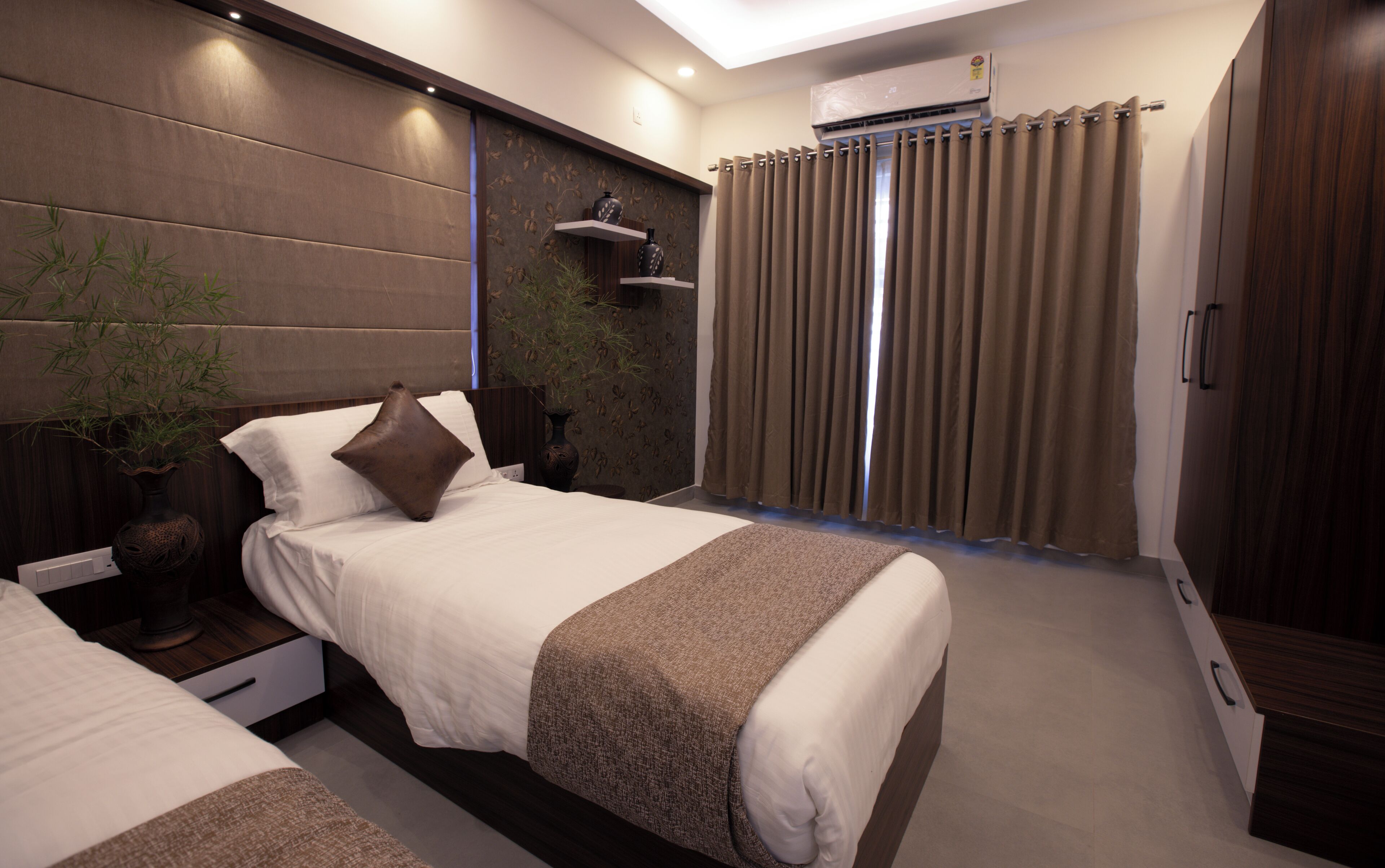 2 habitaciones, tabla de planchar con plancha, wifi y ropa de cama 