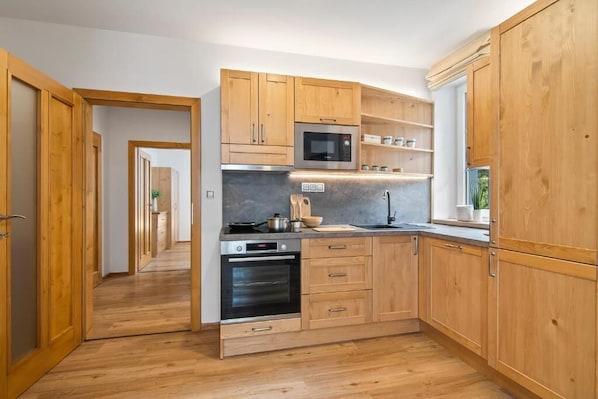 Family Apartment, 1 Queen Bed with Sofa bed | Private kitchenette