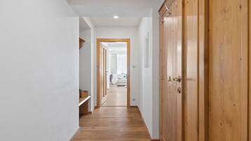 Apartment with Terrace | Soundproofing, free cots/infant beds, free WiFi, bed sheets