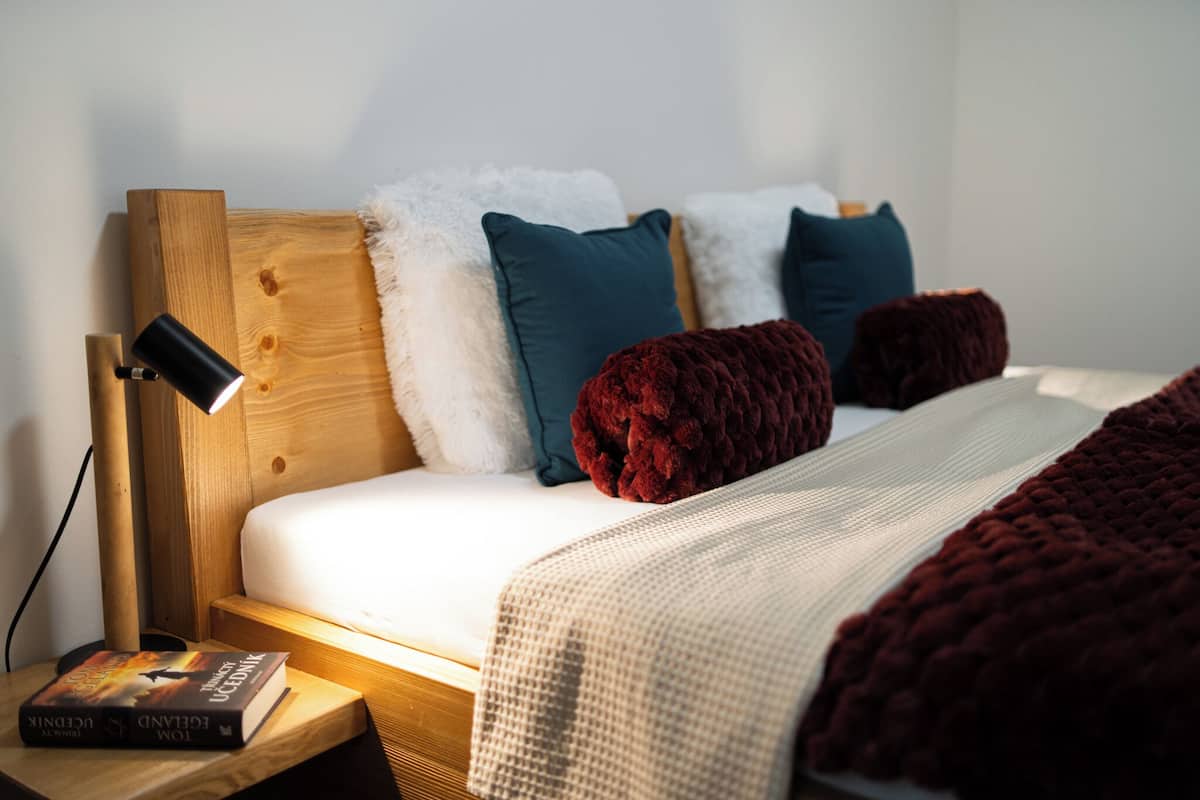 Apartemen Keluarga, 1 Tempat Tidur Queen dengan tempat tidur Sofa | Kedap suara, tempat tidur bayi gratis, Wi-Fi gratis, dan seprai linen