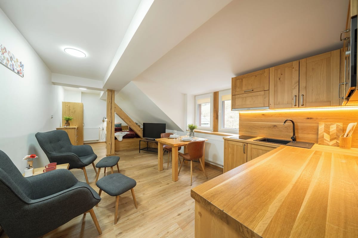 Studio Apartment with Bath | Insonorización, cunas gratuitas, wifi gratis y ropa de cama