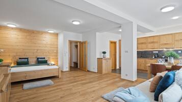 Apartment with Terrace | Soundproofing, free cots/infant beds, free WiFi, bed sheets