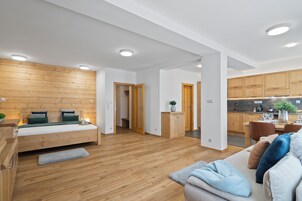 Apartment with Terrace | Hljóðeinangrun, ókeypis vöggur/ungbarnarúm, ókeypis þráðlaus nettenging
