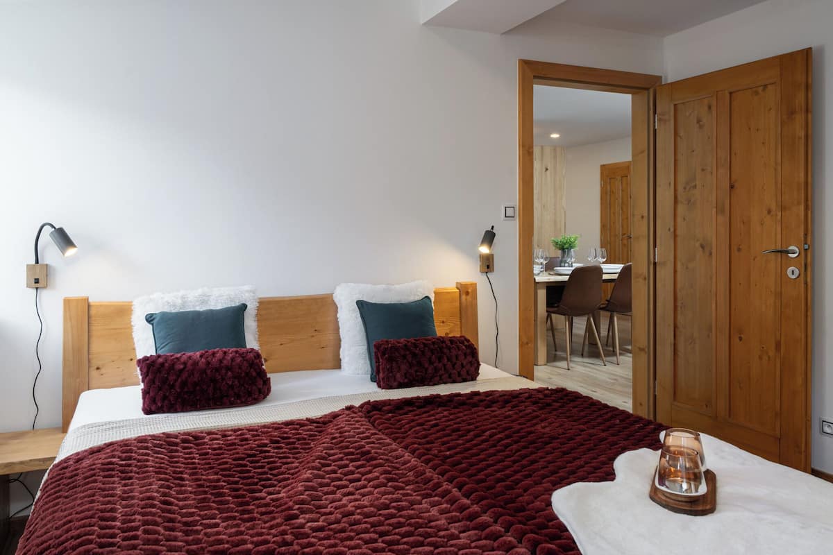 Apartemen Premium | Kedap suara, tempat tidur bayi gratis, Wi-Fi gratis, dan seprai linen